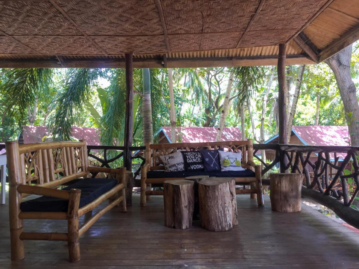 Beach House Resort And Dive Center マンバヤオ エクステリア 写真
